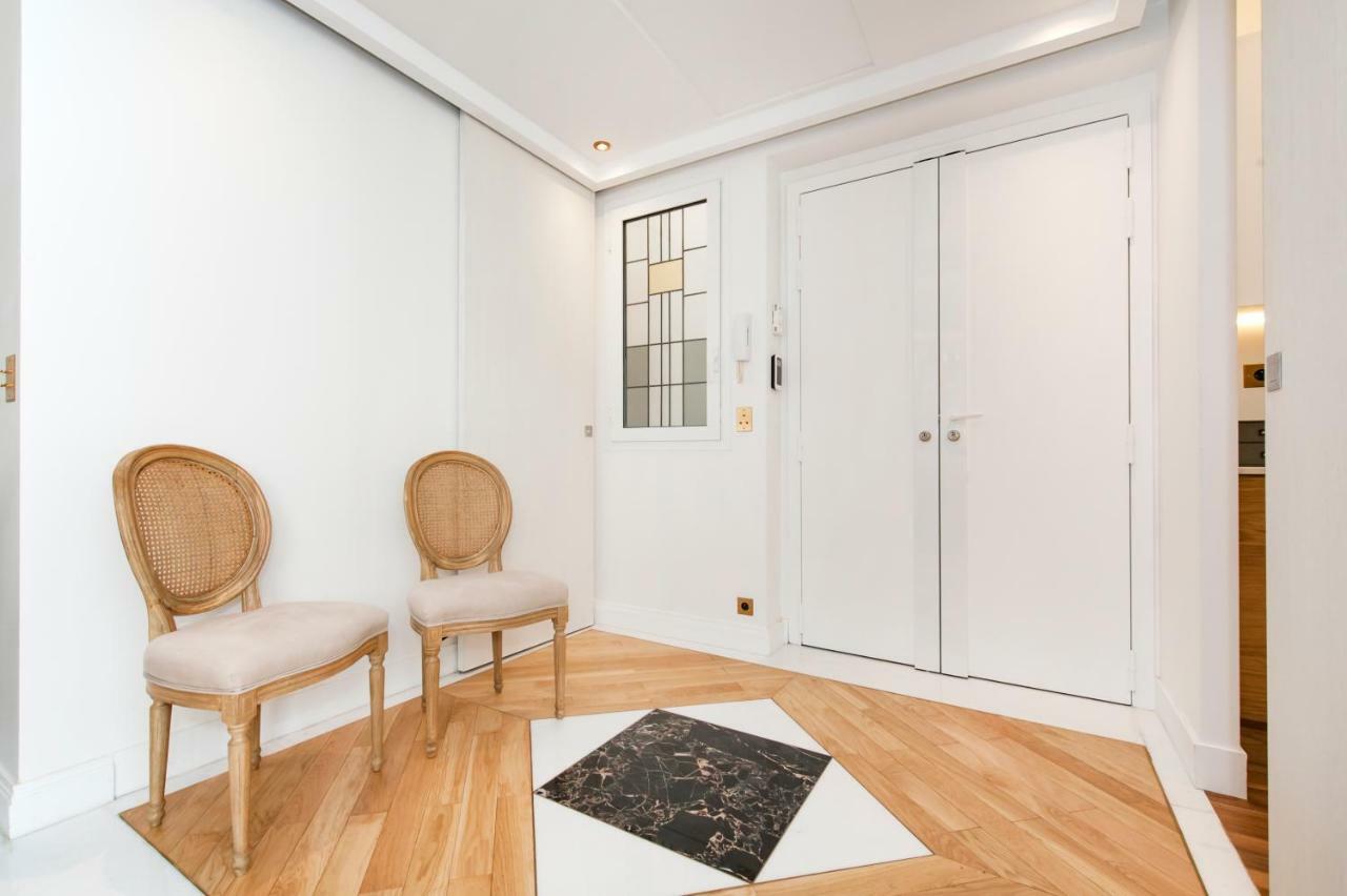 Luxury Montaigne Apartment Paris Exterior photo