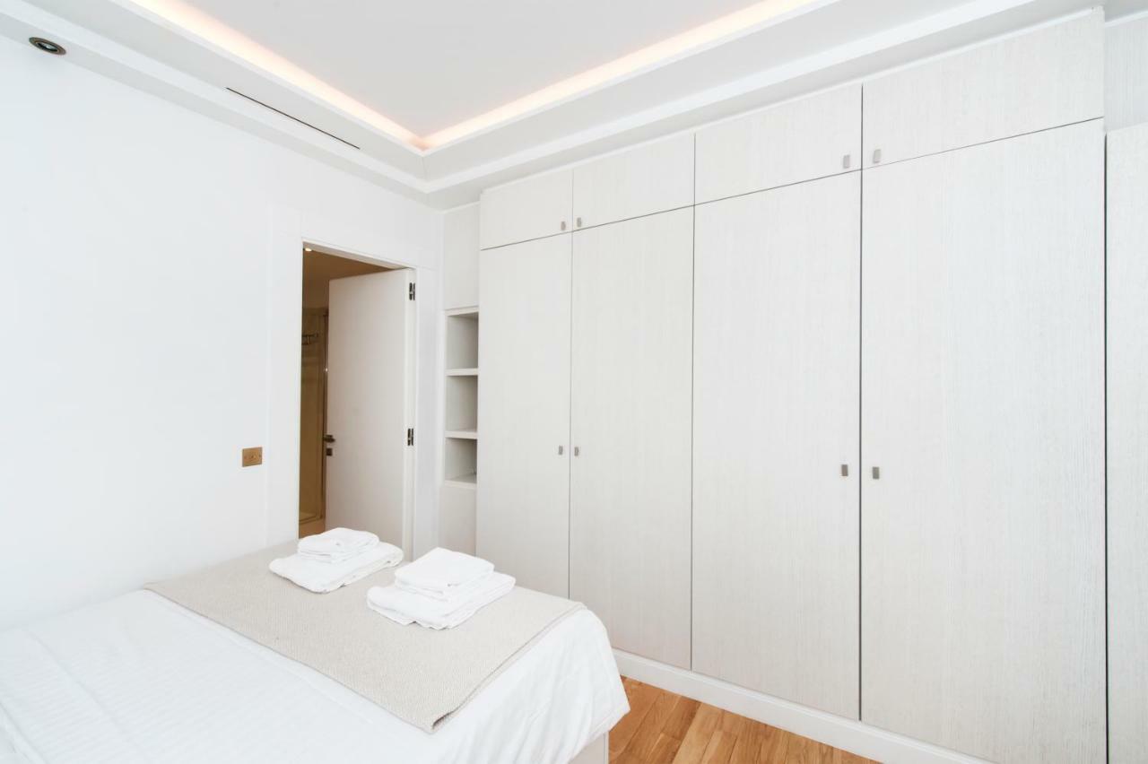 Luxury Montaigne Apartment Paris Exterior photo