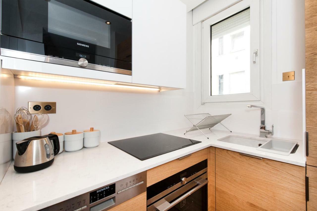 Luxury Montaigne Apartment Paris Exterior photo